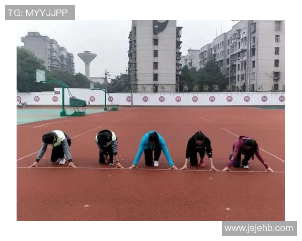 足球明星与小球迷共同承诺携手前行共创未来梦想之路